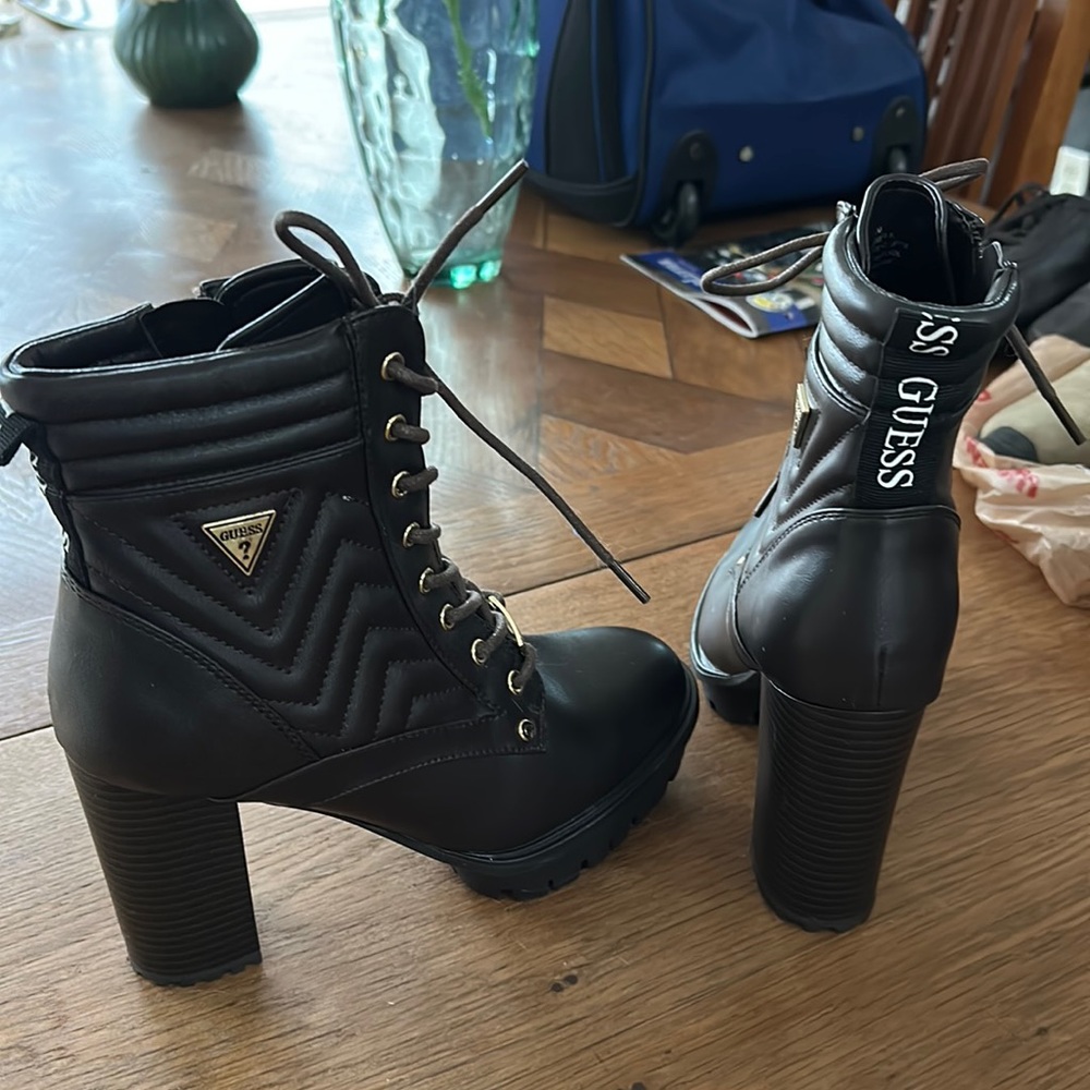 Guess boots